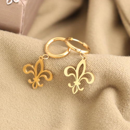 Boucles d'oreilles Fleur de Lys — Dorées
